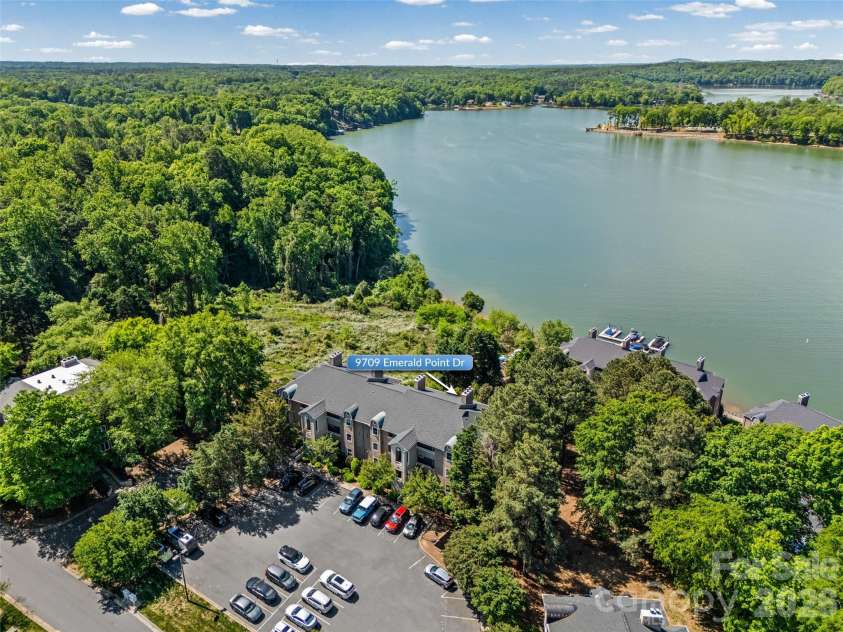 9709 Emerald Point Drive, Charlotte, NC 28278.  MLS# CAR4371327, YatesRealty ID 16218. 