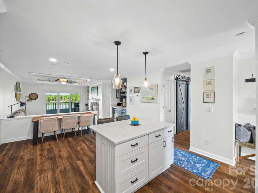 9709 Emerald Point Drive, Charlotte, NC 28278.  MLS# CAR4371327, YatesRealty ID 16218. 