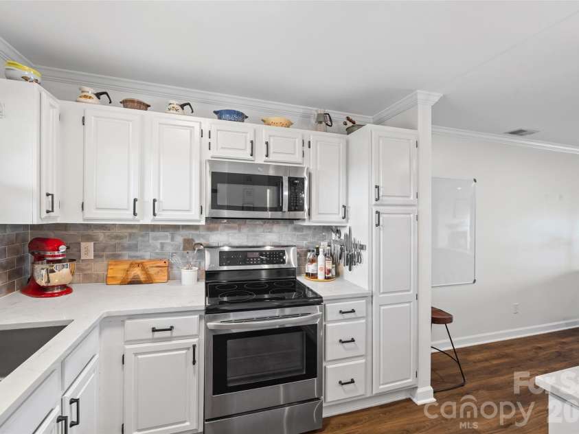 9709 Emerald Point Drive, Charlotte, NC 28278.  MLS# CAR4371327, YatesRealty ID 16218. 