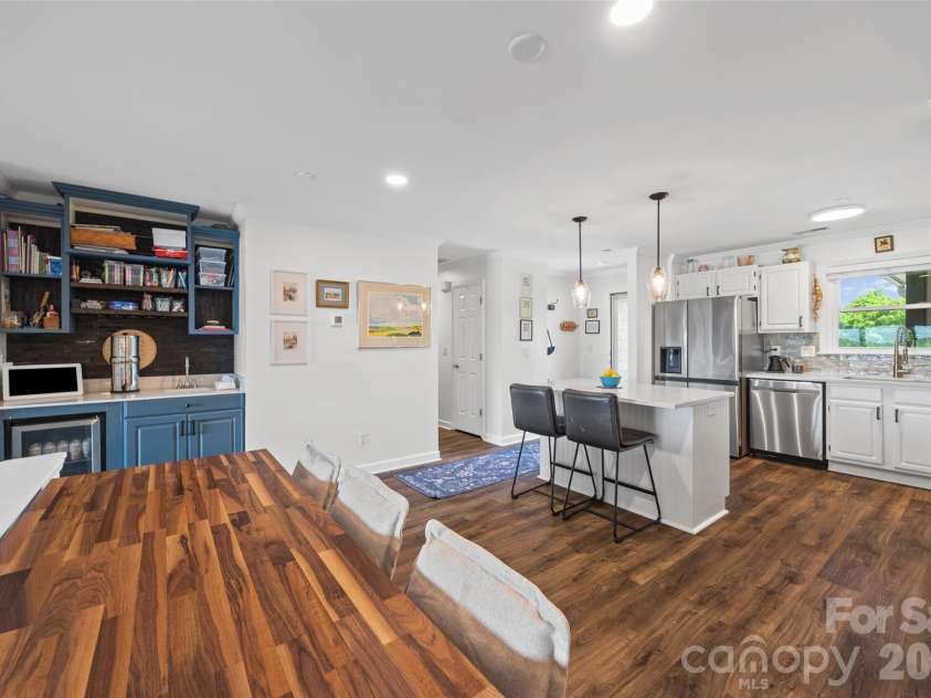 9709 Emerald Point Drive, Charlotte, NC 28278.  MLS# CAR4371327, YatesRealty ID 16218. 