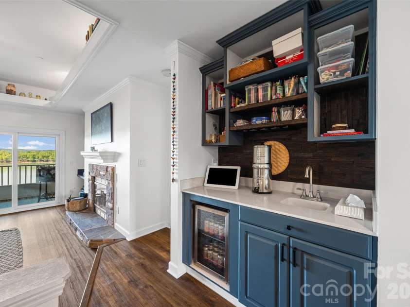 9709 Emerald Point Drive, Charlotte, NC 28278.  MLS# CAR4371327, YatesRealty ID 16218. 