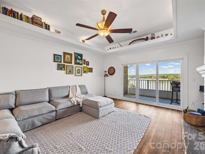 9709 Emerald Point Drive, Charlotte, NC 28278.  MLS# CAR4371327, YatesRealty ID 16218. 