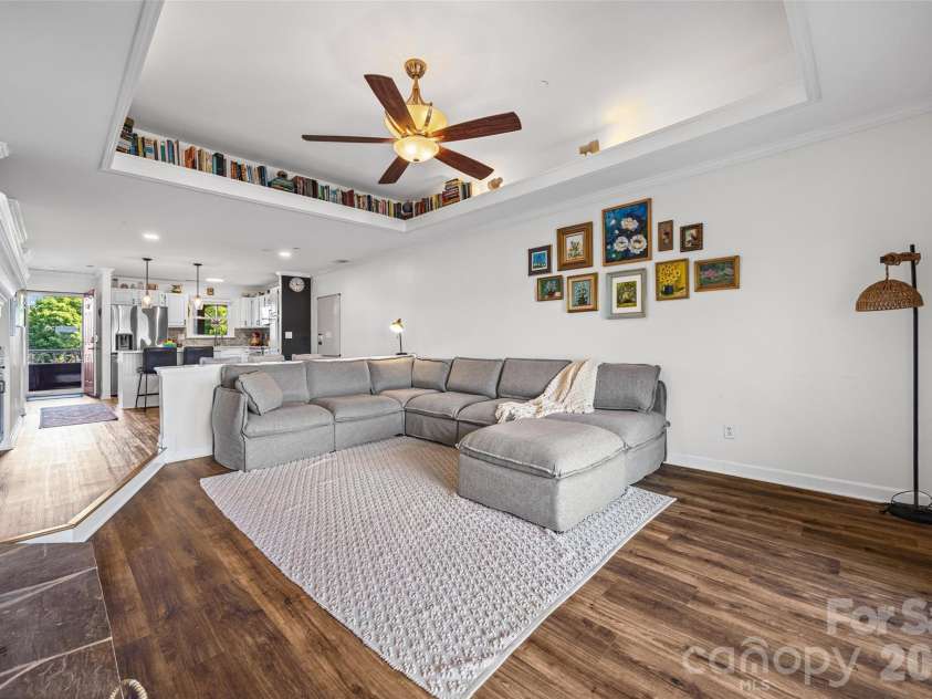 9709 Emerald Point Drive, Charlotte, NC 28278.  MLS# CAR4371327, YatesRealty ID 16218. 