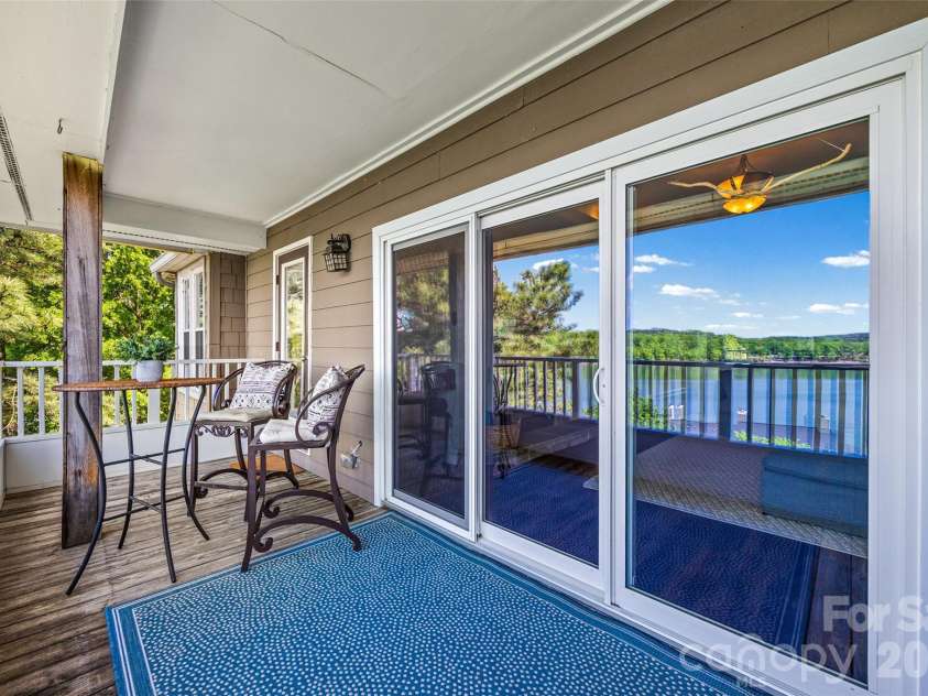 9709 Emerald Point Drive, Charlotte, NC 28278.  MLS# CAR4371327, YatesRealty ID 16218. 