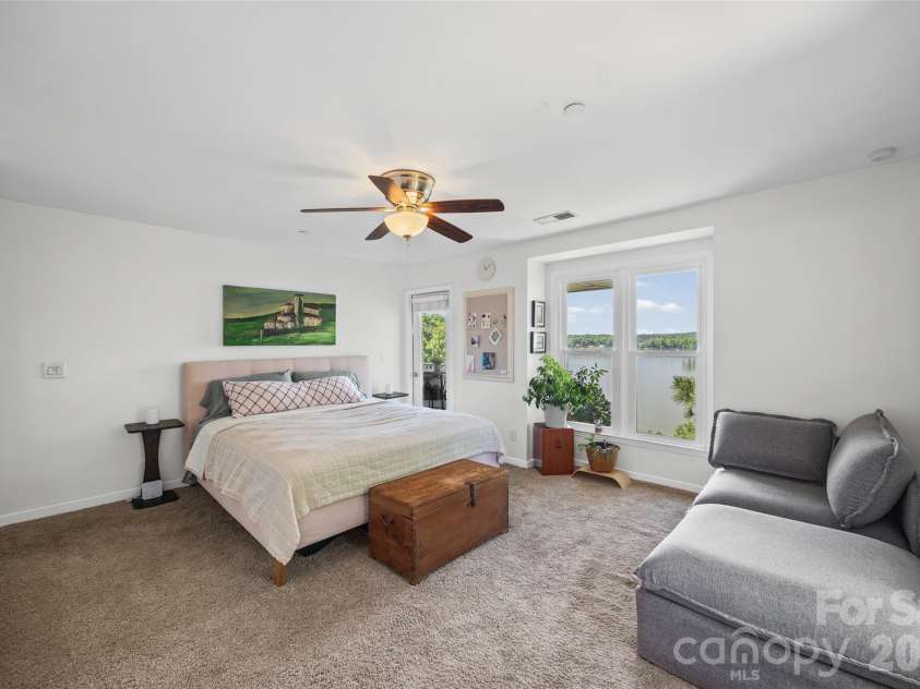 9709 Emerald Point Drive, Charlotte, NC 28278.  MLS# CAR4371327, YatesRealty ID 16218. 