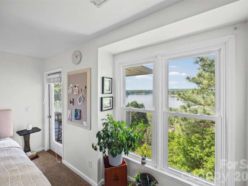 9709 Emerald Point Drive, Charlotte, NC 28278.  MLS# CAR4371327, YatesRealty ID 16218. 