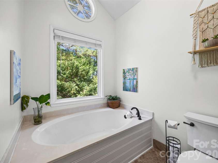 9709 Emerald Point Drive, Charlotte, NC 28278.  MLS# CAR4371327, YatesRealty ID 16218. 