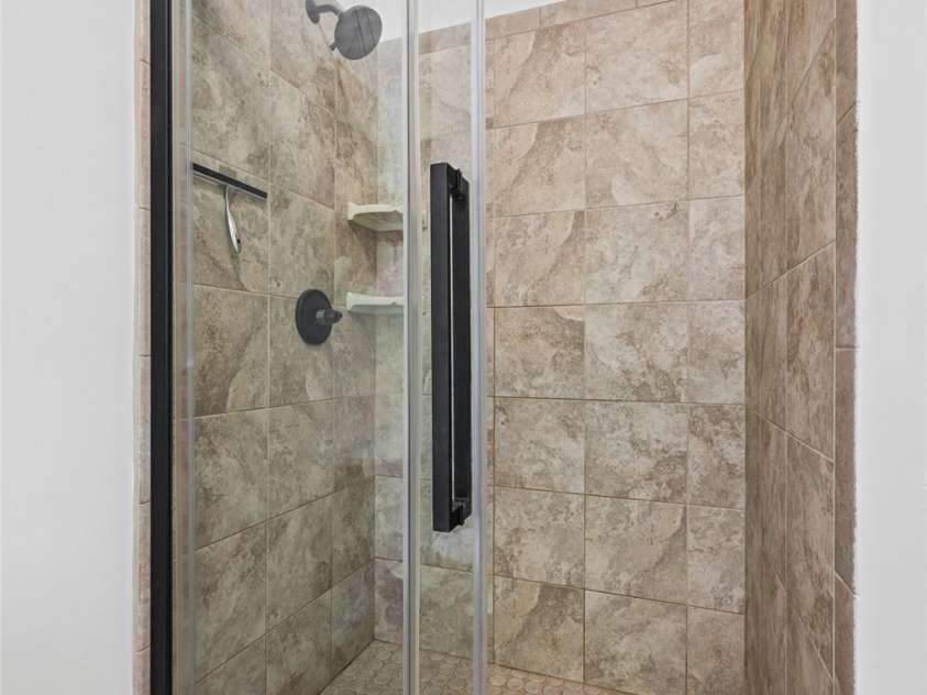 9709 Emerald Point Drive, Charlotte, NC 28278.  MLS# CAR4371327, YatesRealty ID 16218. 