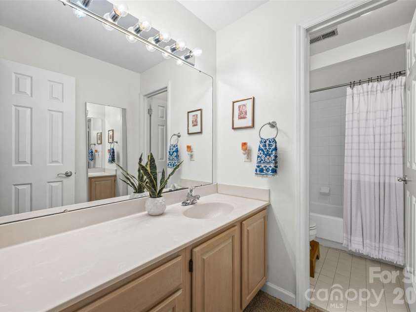 9709 Emerald Point Drive, Charlotte, NC 28278.  MLS# CAR4371327, YatesRealty ID 16218. 