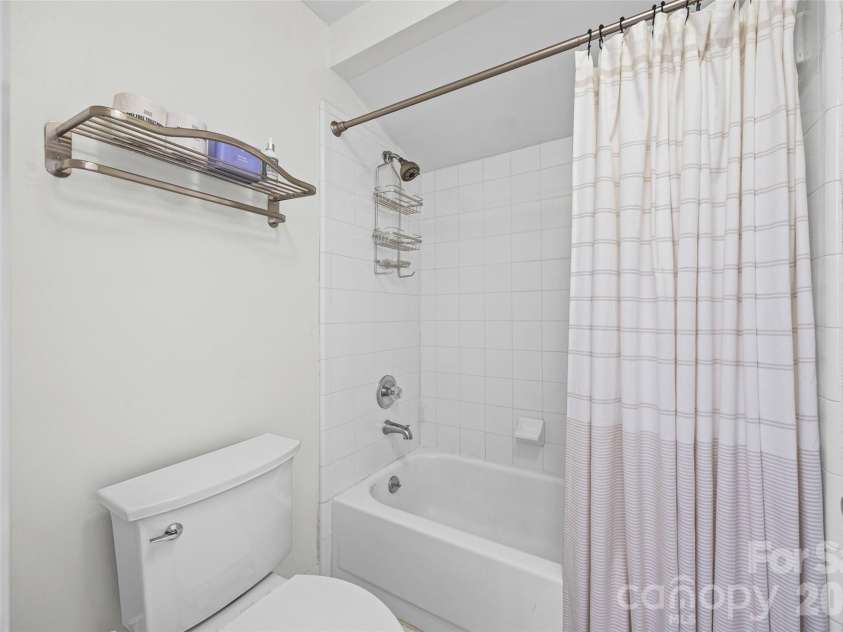 9709 Emerald Point Drive, Charlotte, NC 28278.  MLS# CAR4371327, YatesRealty ID 16218. 