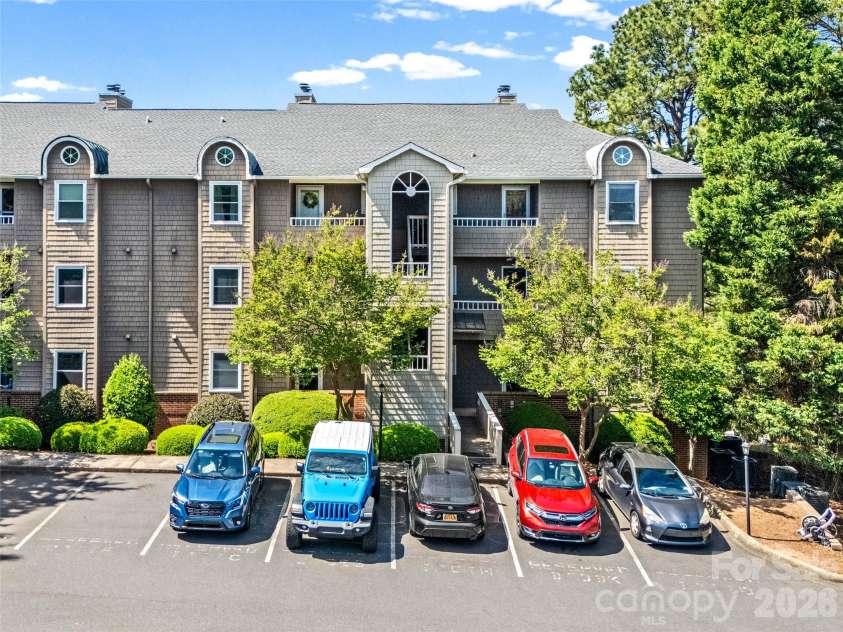 9709 Emerald Point Drive, Charlotte, NC 28278.  MLS# CAR4371327, YatesRealty ID 16218. 