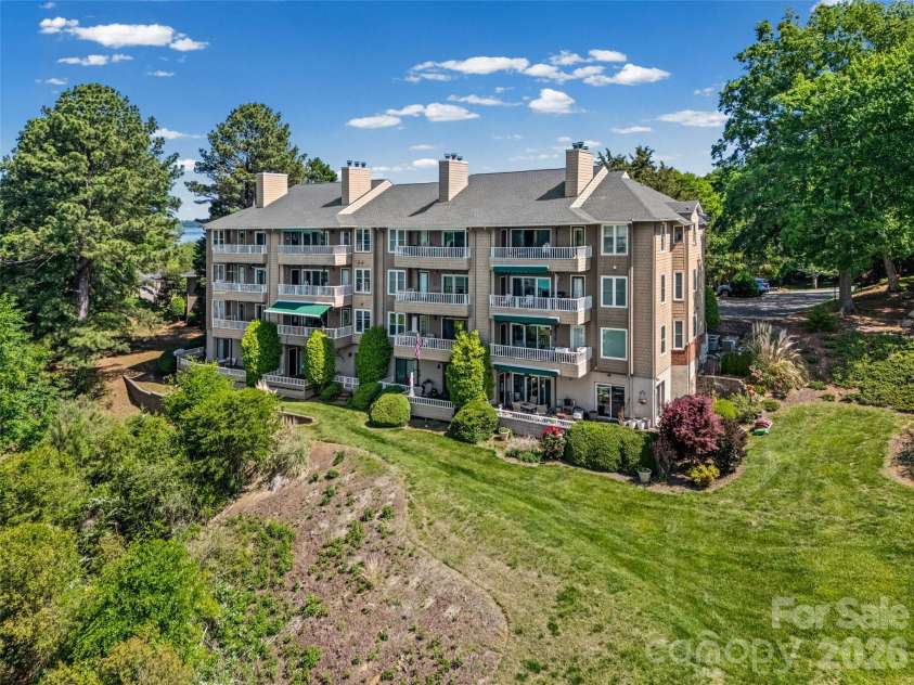 9709 Emerald Point Drive, Charlotte, NC 28278.  MLS# CAR4371327, YatesRealty ID 16218. 
