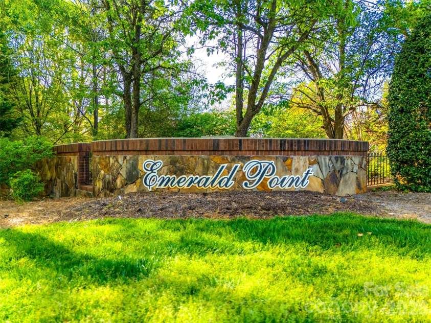9709 Emerald Point Drive, Charlotte, NC 28278.  MLS# CAR4371327, YatesRealty ID 16218. 