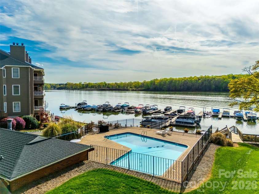9709 Emerald Point Drive, Charlotte, NC 28278.  MLS# CAR4371327, YatesRealty ID 16218. 