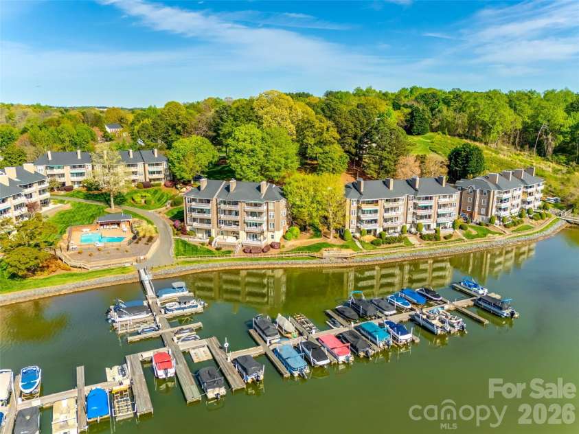 9709 Emerald Point Drive, Charlotte, NC 28278.  MLS# CAR4371327, YatesRealty ID 16218. 