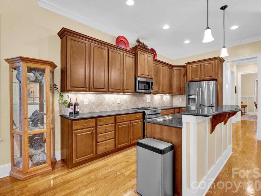105 Tuskarora Point Lane, Mooresville, NC 28117.  MLS# CAR4325072, YatesRealty ID 16219. Ample Storage in Kitchen