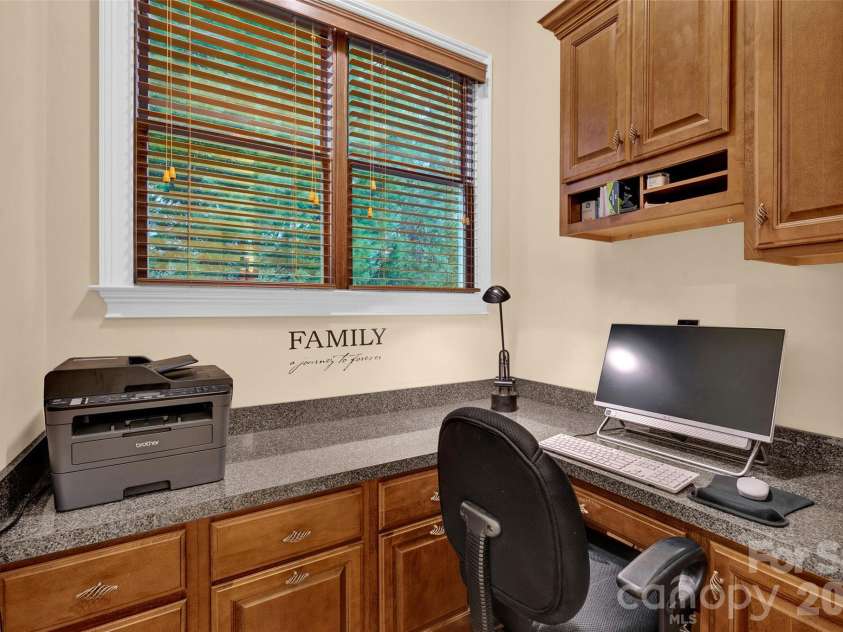 105 Tuskarora Point Lane, Mooresville, NC 28117.  MLS# CAR4325072, YatesRealty ID 16219. Command Center