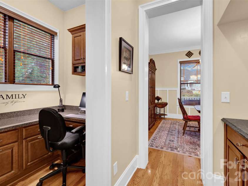 105 Tuskarora Point Lane, Mooresville, NC 28117.  MLS# CAR4325072, YatesRealty ID 16219. Kitchen Hall