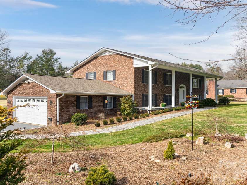 774 Crooked Creek Road, Hendersonville, NC 28739.  MLS# CAR4332331, YatesRealty ID 16220. 