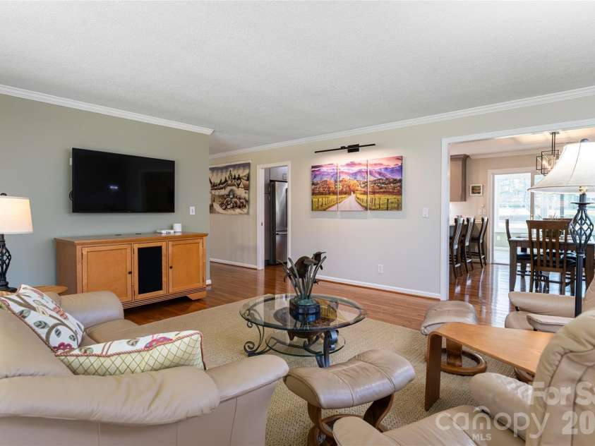 774 Crooked Creek Road, Hendersonville, NC 28739.  MLS# CAR4332331, YatesRealty ID 16220. 