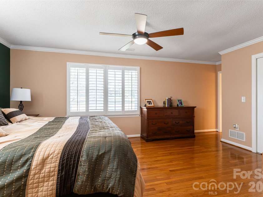 774 Crooked Creek Road, Hendersonville, NC 28739.  MLS# CAR4332331, YatesRealty ID 16220. 