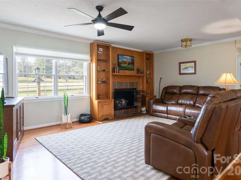 774 Crooked Creek Road, Hendersonville, NC 28739.  MLS# CAR4332331, YatesRealty ID 16220. 