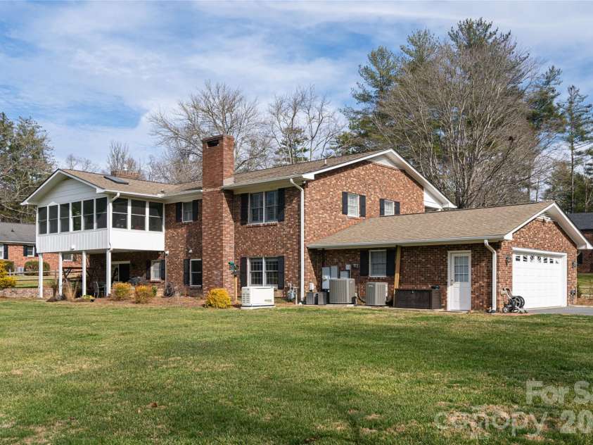 774 Crooked Creek Road, Hendersonville, NC 28739.  MLS# CAR4332331, YatesRealty ID 16220. 