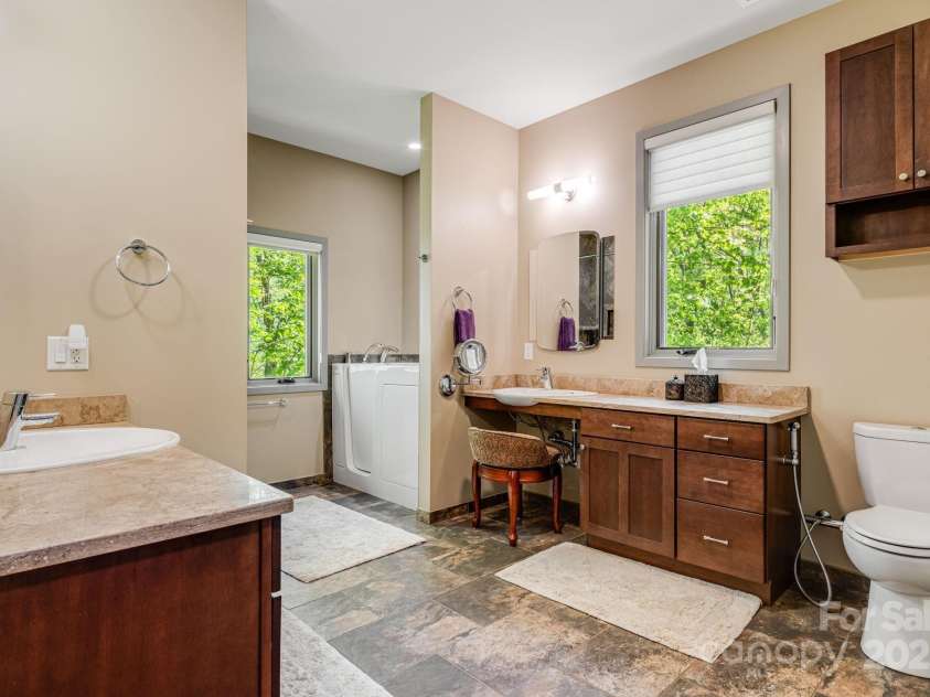 1760 Winding Creek Drive, Waynesville, NC 28786.  MLS# CAR4264715, YatesRealty ID 16223. 2nd full bathroom