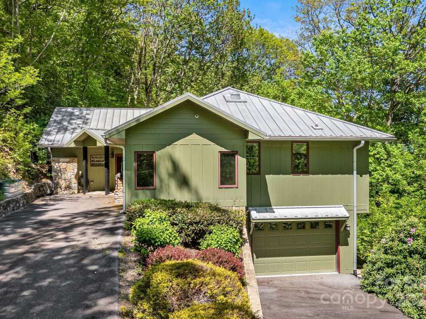 1760 Winding Creek Drive, Waynesville, NC 28786.  MLS# CAR4264715, YatesRealty ID 16223. 