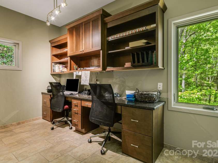 1760 Winding Creek Drive, Waynesville, NC 28786.  MLS# CAR4264715, YatesRealty ID 16223. Office space