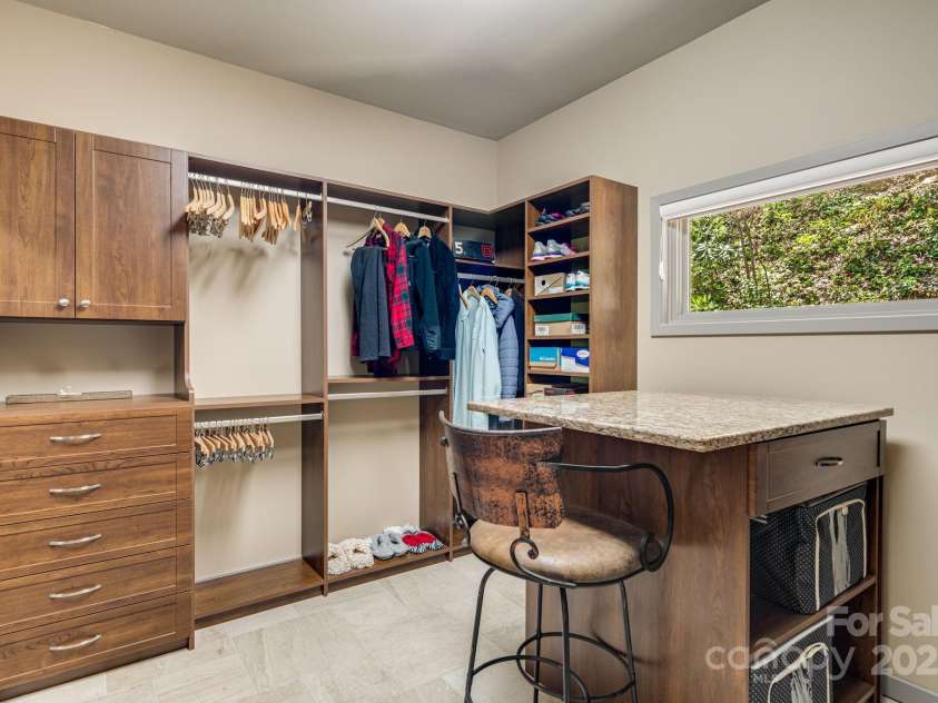 1760 Winding Creek Drive, Waynesville, NC 28786.  MLS# CAR4264715, YatesRealty ID 16223. Walk in closet (2)