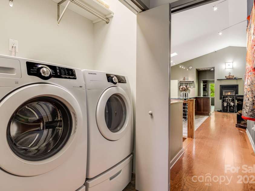 1760 Winding Creek Drive, Waynesville, NC 28786.  MLS# CAR4264715, YatesRealty ID 16223. Washer/dryer