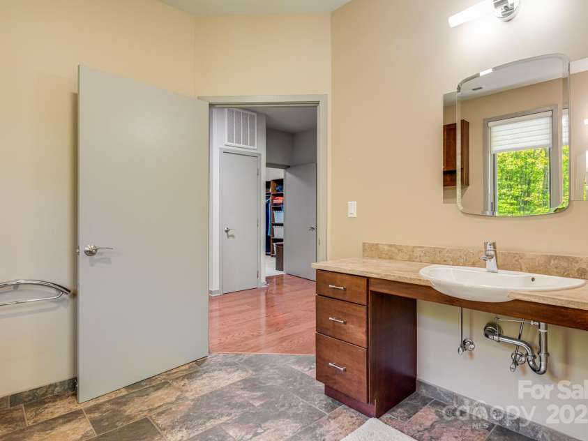 1760 Winding Creek Drive, Waynesville, NC 28786.  MLS# CAR4264715, YatesRealty ID 16223. Wheelchair accessible sink