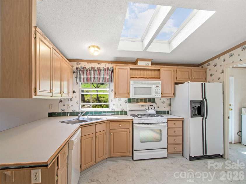 469 Hensley Branch Road, Burnsville, NC 28714.  MLS# CAR4369351, YatesRealty ID 16223. 