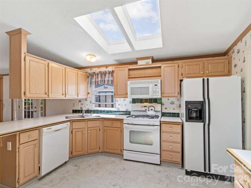 469 Hensley Branch Road, Burnsville, NC 28714.  MLS# CAR4369351, YatesRealty ID 16223. 