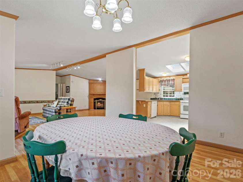 469 Hensley Branch Road, Burnsville, NC 28714.  MLS# CAR4369351, YatesRealty ID 16223. 
