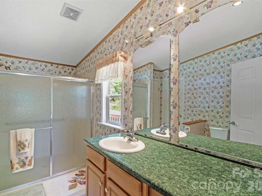 469 Hensley Branch Road, Burnsville, NC 28714.  MLS# CAR4369351, YatesRealty ID 16223. 