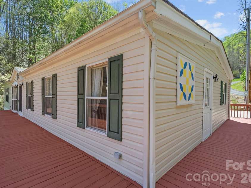 469 Hensley Branch Road, Burnsville, NC 28714.  MLS# CAR4369351, YatesRealty ID 16223. 