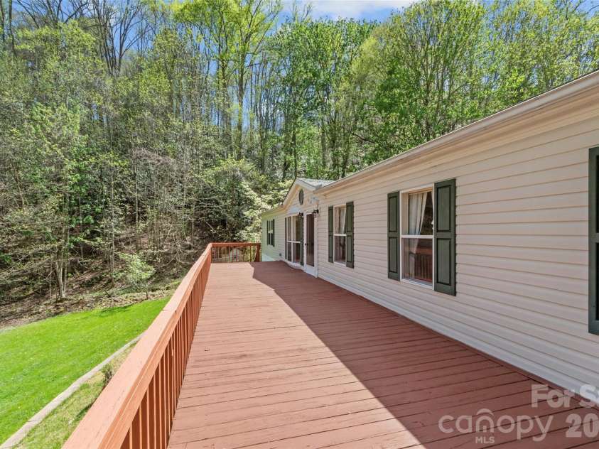 469 Hensley Branch Road, Burnsville, NC 28714.  MLS# CAR4369351, YatesRealty ID 16223. 