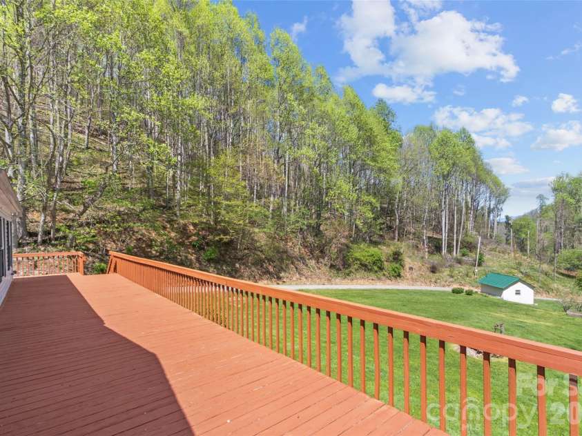 469 Hensley Branch Road, Burnsville, NC 28714.  MLS# CAR4369351, YatesRealty ID 16223. 
