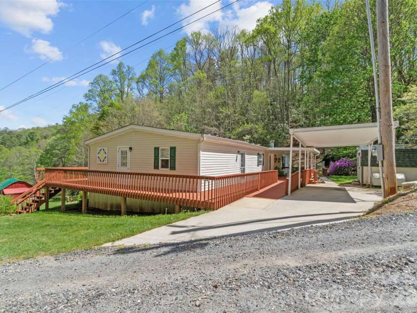 469 Hensley Branch Road, Burnsville, NC 28714.  MLS# CAR4369351, YatesRealty ID 16223. 