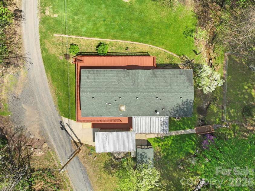 469 Hensley Branch Road, Burnsville, NC 28714.  MLS# CAR4369351, YatesRealty ID 16223. 