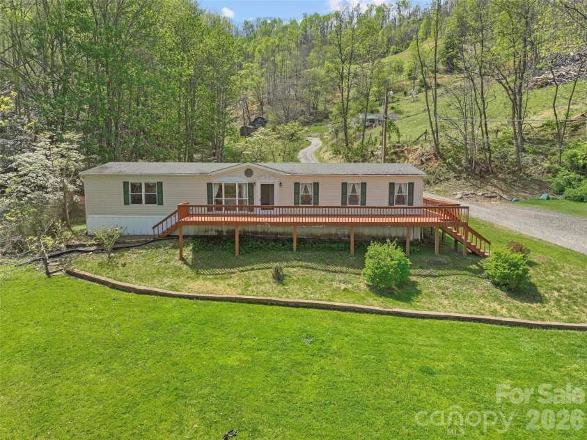 469 Hensley Branch Road, Burnsville, NC 28714.  MLS# CAR4369351, YatesRealty ID 16223. 