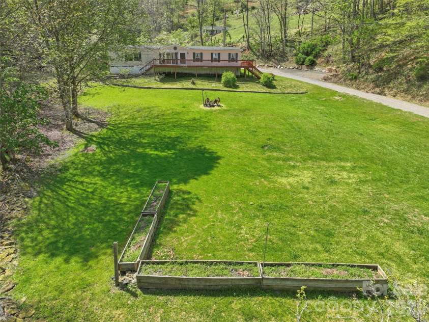 469 Hensley Branch Road, Burnsville, NC 28714.  MLS# CAR4369351, YatesRealty ID 16223. 