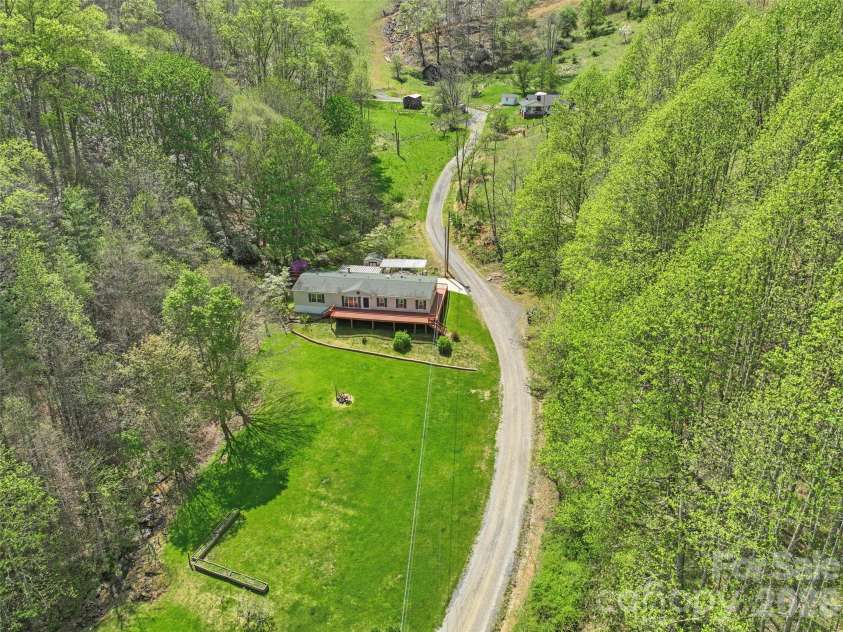 469 Hensley Branch Road, Burnsville, NC 28714.  MLS# CAR4369351, YatesRealty ID 16223. 