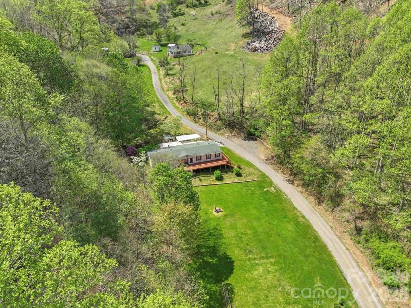 469 Hensley Branch Road, Burnsville, NC 28714.  MLS# CAR4369351, YatesRealty ID 16223. 