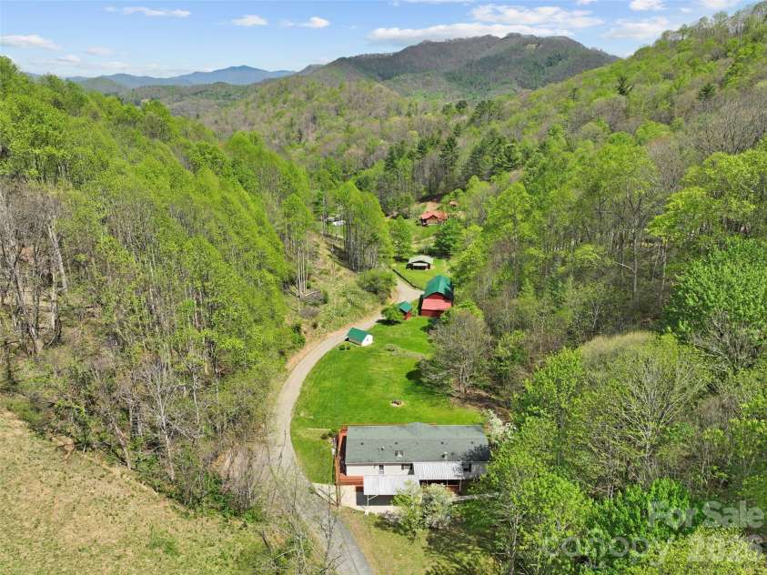 469 Hensley Branch Road, Burnsville, NC 28714.  MLS# CAR4369351, YatesRealty ID 16223. 
