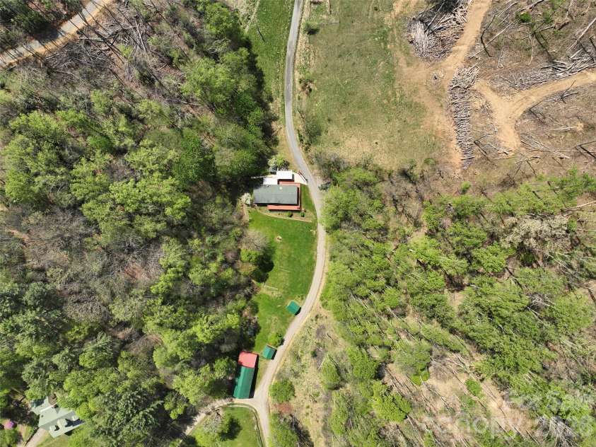 469 Hensley Branch Road, Burnsville, NC 28714.  MLS# CAR4369351, YatesRealty ID 16223. 