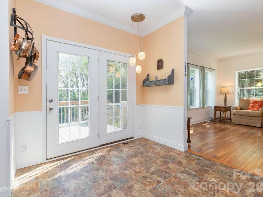 39 Kylie Grace Lane, Candler, NC 28715.  MLS# CAR4363998, YatesRealty ID 16224. Breakfast Nook/Office