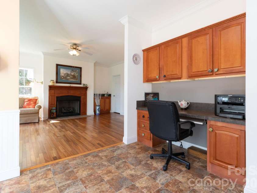 39 Kylie Grace Lane, Candler, NC 28715.  MLS# CAR4363998, YatesRealty ID 16224. Breakfast Nook/Office